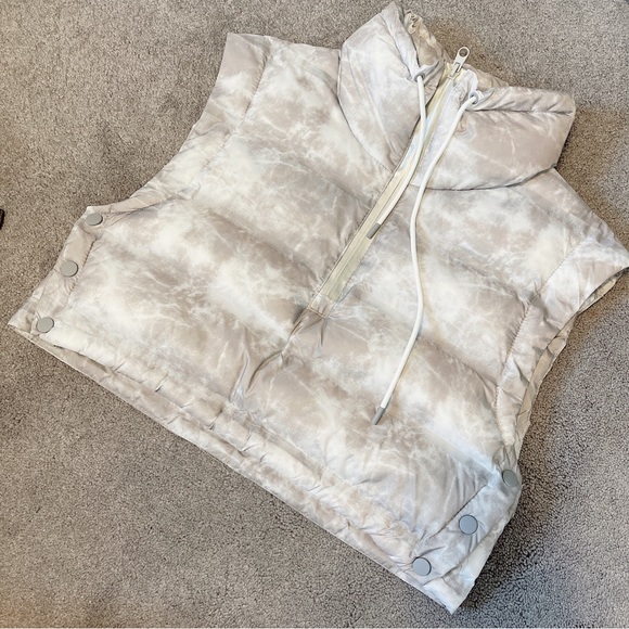 Brand NEW WITH TAG 🔥 Zara 🔥 TIE-DYE PUFFER GILET Crop Top puff vest - Picture 3 of 16